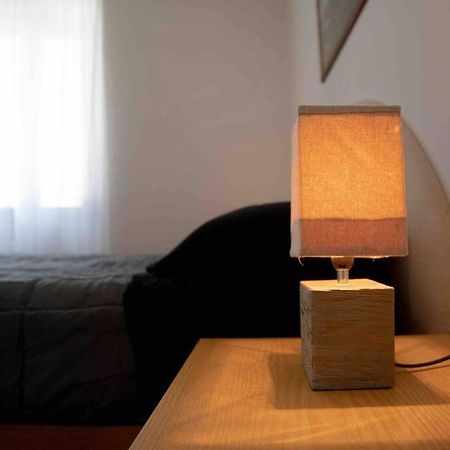 Vista Lago-Appartamento Funzionale Con Vista Varese Eksteriør billede