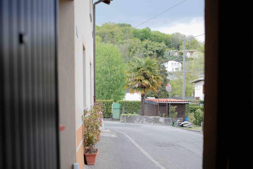 Vista Lago-Appartamento Funzionale Con Vista Varese Eksteriør billede