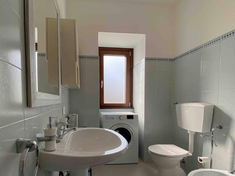 Vista Lago-Appartamento Funzionale Con Vista Varese Eksteriør billede