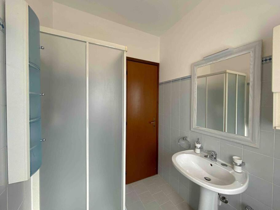 Vista Lago-Appartamento Funzionale Con Vista Varese Eksteriør billede