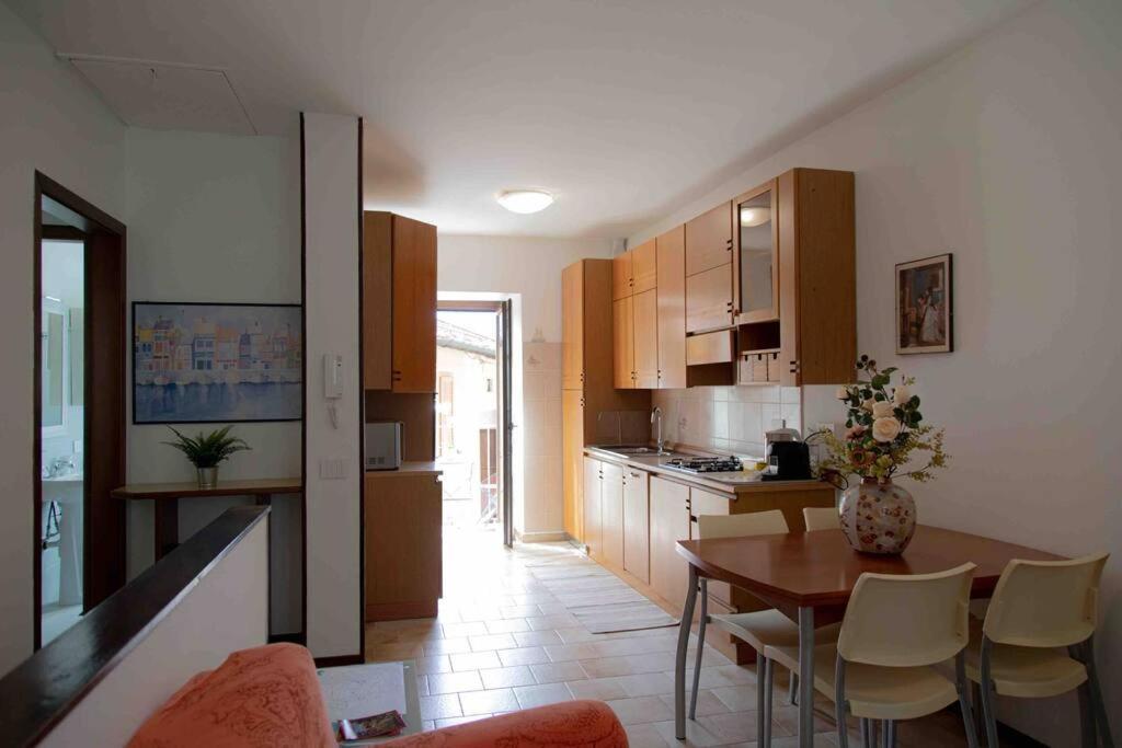 Vista Lago-Appartamento Funzionale Con Vista Varese Eksteriør billede