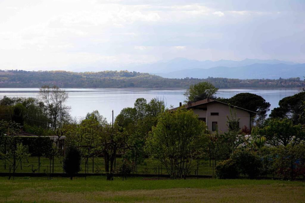 Vista Lago-Appartamento Funzionale Con Vista Varese Eksteriør billede